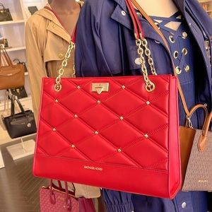 MICHAEL KORS SERENA LARGE EAST WEST CHAIN SHOULDER TOTE CHILI COLOR